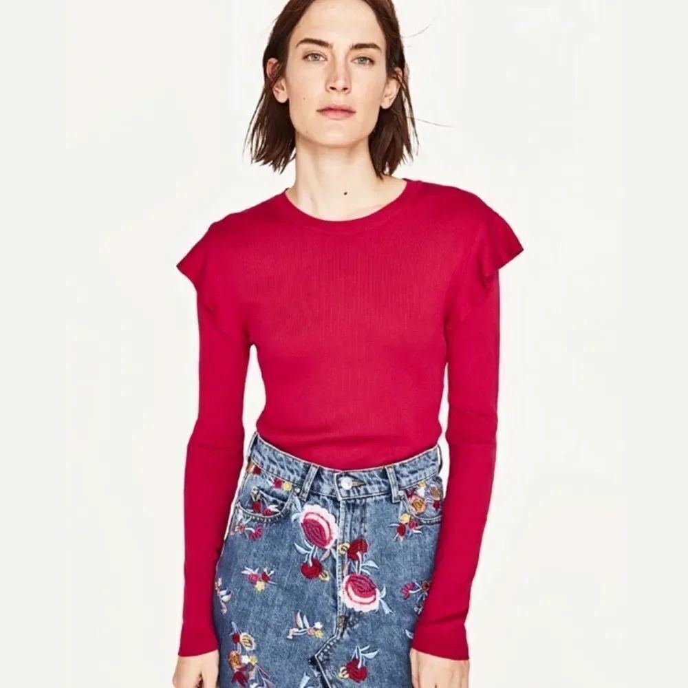 ✨ SWEATER WITH SHOULDER FRILL✨